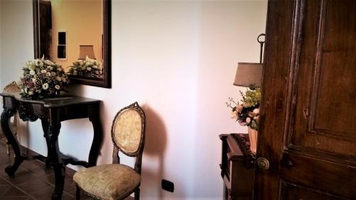a room with a table and a chair and a mirror at Villa Amalia Srls in Gizzeria