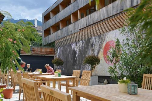 Ein allgemeiner Bergblick oder ein Berglick von des Hotels aus