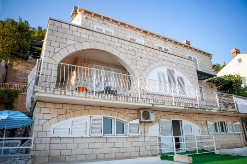 Apartment Dove with sea view and free parking