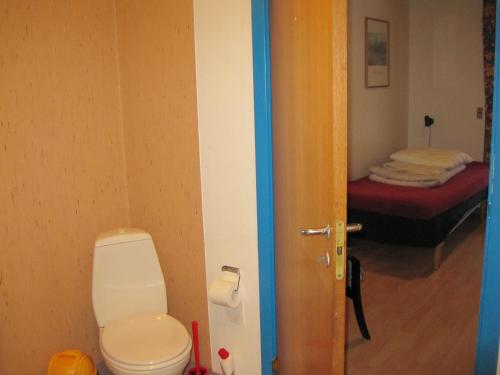 a bathroom with a toilet and a bed at Silkeborg Sø Camping Apartments in Silkeborg