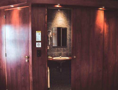 ห้องน้ำของ Hôtel L'etoile De Marie