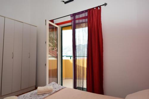 Un pat sau paturi într-o cameră la Apartman Milošević