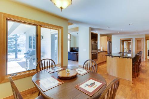 a kitchen and dining room with a table and chairs at Desperado Dream in Hailey