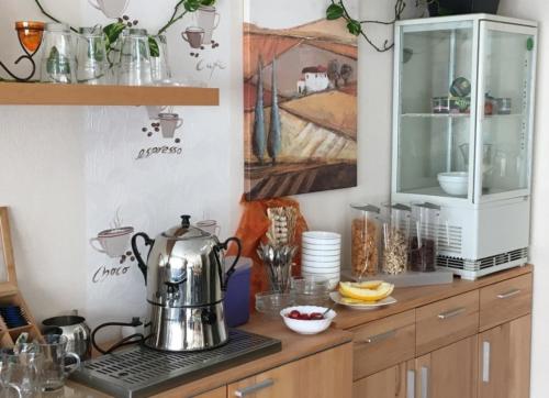 Kuchyň nebo kuchyňský kout v ubytování Pension am Schlossberg