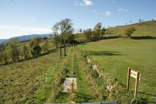 Un paisaje natural cerca del chalet de montaña