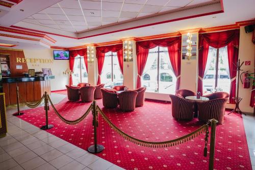 a waiting room with chairs and a red carpet at Hotel Gloria Palac in Košice
