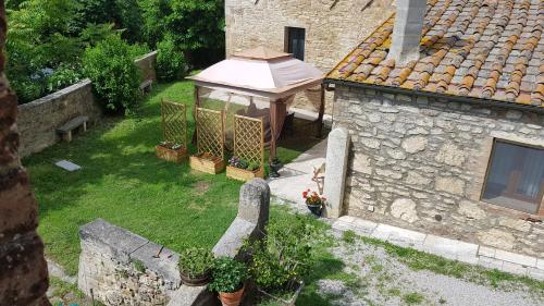 an aerial view of a garden with a gazebo at San Paterno B&B in Rapolano Terme