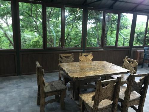 Taman di luar Eco House