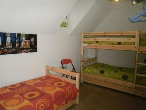 Двох'ярусне ліжко або двоярусні ліжка в номері Granges de Trescazes