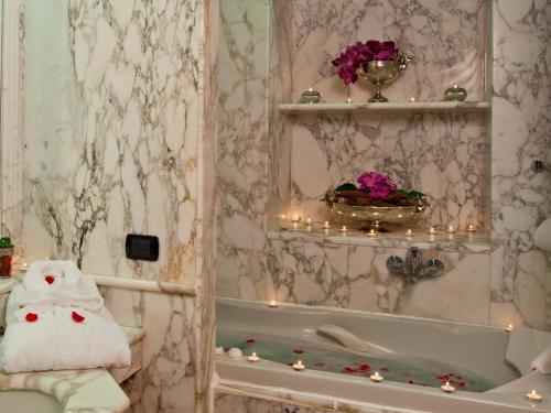 Ein Badezimmer in der Unterkunft Hotel Valadier