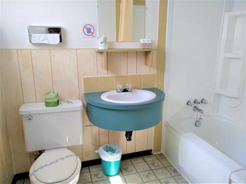 A bathroom at Motel & Camping Fort Ramsay