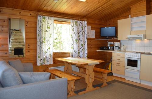 A kitchen or kitchenette at Rinnepelto Holiday Cottages