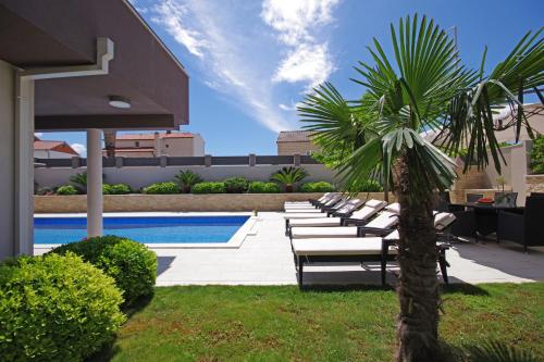 The swimming pool at or close to Villa Lucas