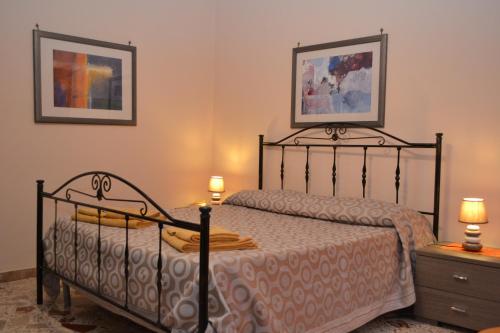 Cama ou camas em um quarto em B&B Jolly house Bolognetta