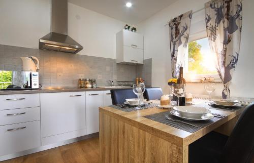Η κουζίνα ή μικρή κουζίνα στο Apartment & Rooms Arija