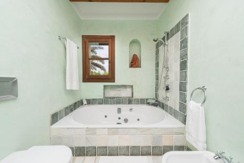 Ванна кімната в Villa EL MOLINO
