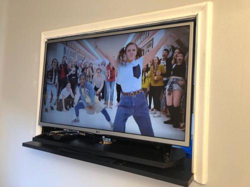 a television with a picture of a woman on it at Stay Santiago Lastarria Bellas Artes in Santiago