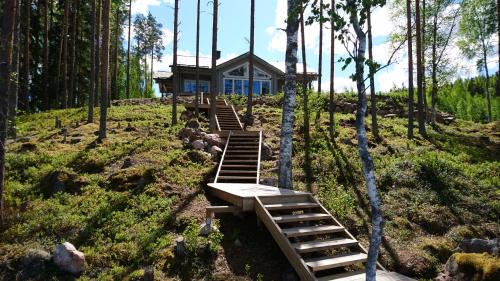 a small house in the middle of a forest at Villa Avanto in Suomenniemi