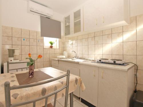 Kuchyň nebo kuchyňský kout v ubytování Apartment Josip 1649