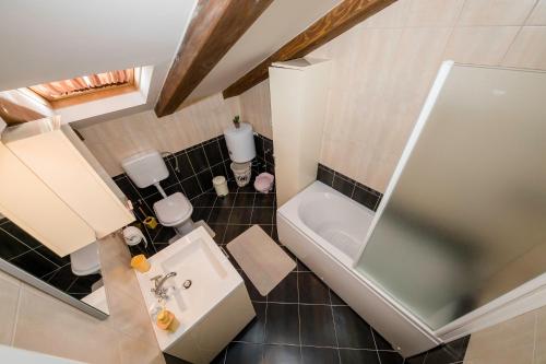 Kúpeľňa v ubytovaní Apartmani Godinić