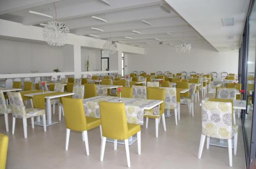 Restoran ili neka druga zalogajnica u objektu Hotel Favorit