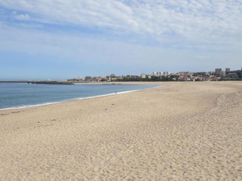 A beach at or near A hajót