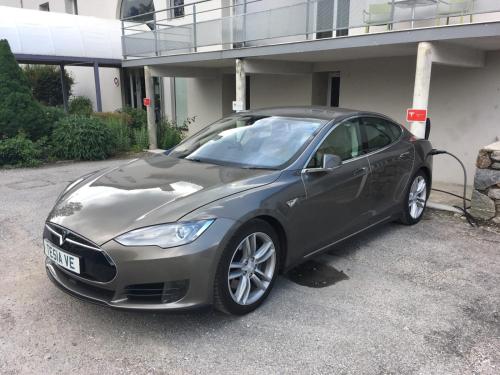a car is parked in front of a building at Hotel du Lac Foix in Foix
