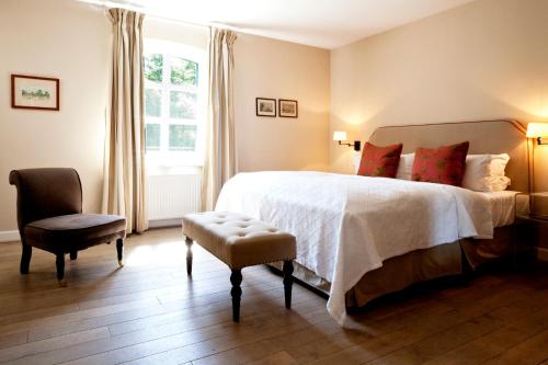 
Ein Bett oder Betten in einem Zimmer der Unterkunft Relais & Châteaux Gutshaus Stolpe
