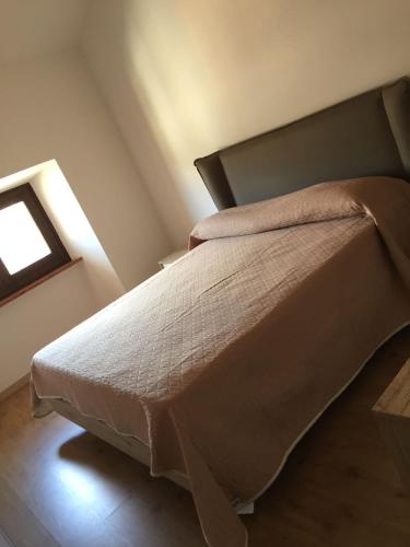 a bed in a small room with a window at Antica Contrada Marocco in Riva del Garda