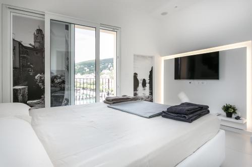 Ένα ή περισσότερα κρεβάτια σε δωμάτιο στο Al Molo Sea View Rooms