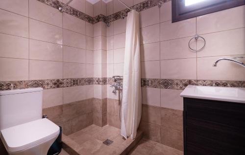 Koupelna v ubytování Villa Theano