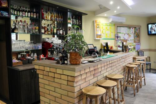 Lounge nebo bar v ubytování Sörpatika Vendégház