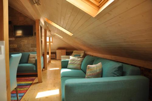 Ruang duduk di Ema Artistic House