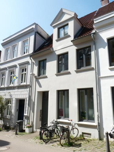 a white house with bikes parked in front of it at Ferienwohnung zum Burgtor in Lübeck