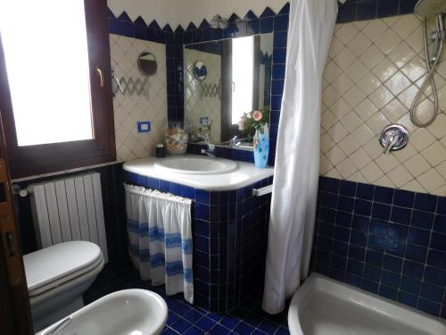 Vonios kambarys apgyvendinimo įstaigoje la casa della tartaruga