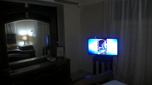 Televisyen dan/atau pusat hiburan di Safe House