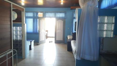 Ένα ή περισσότερα κρεβάτια σε δωμάτιο στο Aman Gati Hotel Lakey