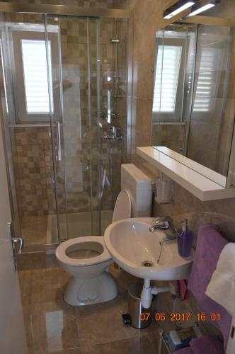 Ένα μπάνιο στο Apartment Daniela