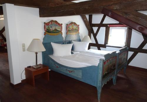 A bed or beds in a room at Altstadthotel Molitor