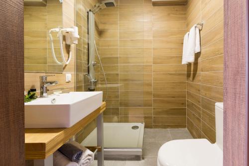 Phòng tắm tại Plaza Hotel, Philian Hotels and Resorts