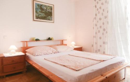 En eller flere senge i et værelse på Villa Na More