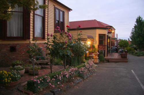 Κήπος έξω από το Central Springs Inn