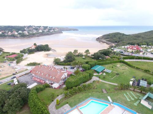 an aerial view of a resort and the beach at Hotel Campomar in Isla