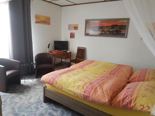 Postel nebo postele na pokoji v ubytování Hotel de la Gare, Vendlincourt