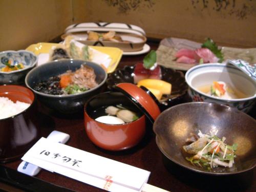 Φαγητό σε αυτό το ryokan ή κάπου εκεί κοντά