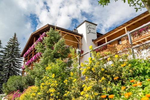 Imagen de la galería de Garni Jasmin, en San Cassiano