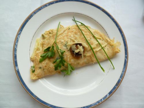 een witte plaat met een stuk vis met groen erop bij Mount Royal - Penzance in Penzance
