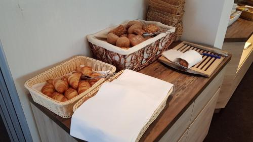 a counter with baskets of bread and pastries on it at Spreewaldhotel Stephanshof in Lübben