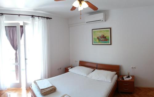 Postel nebo postele na pokoji v ubytování Bed & Breakfast Batosic Makarska