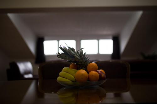 a bowl of fruit on top of a table at F Apartmani Kragujevac in Kragujevac